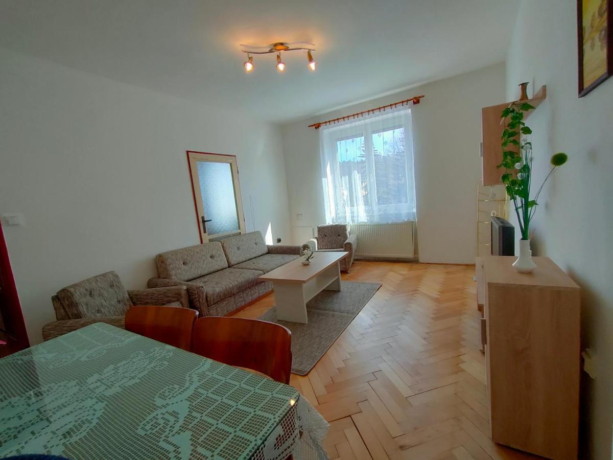 2-Iz. Byt V Tichej Lokalite S Bezplatnym Parkovanim Liptovský Hrádok Esterno foto