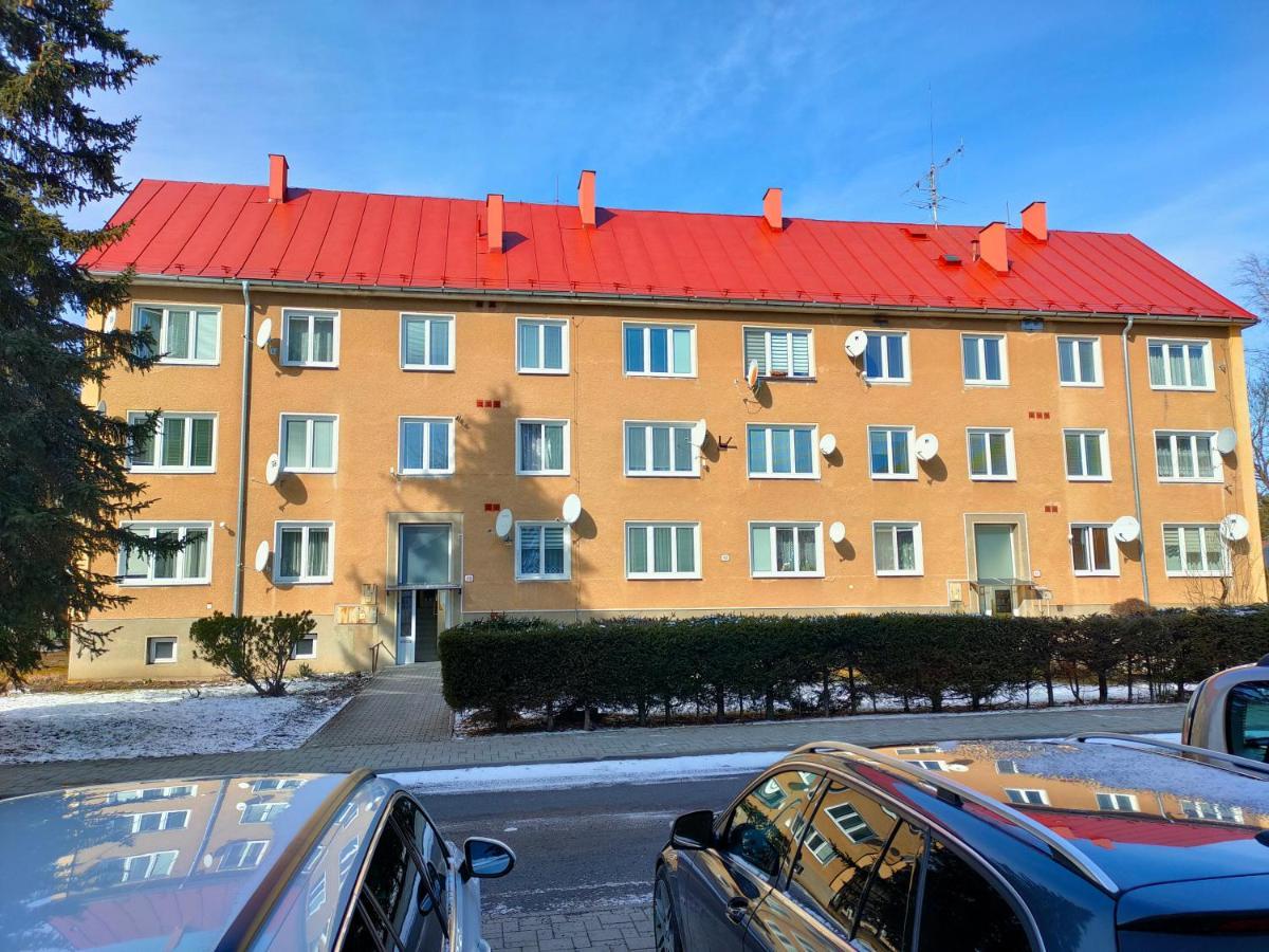 2-Iz. Byt V Tichej Lokalite S Bezplatnym Parkovanim Liptovský Hrádok Esterno foto