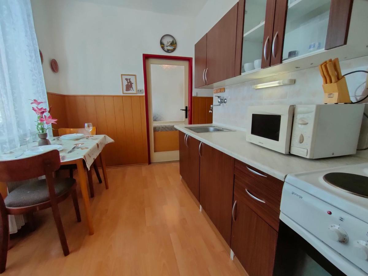 2-Iz. Byt V Tichej Lokalite S Bezplatnym Parkovanim Liptovský Hrádok Esterno foto